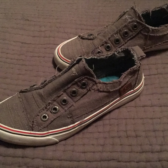 Blowfish slip in sneakers from Buckle - Picture 2 of 4